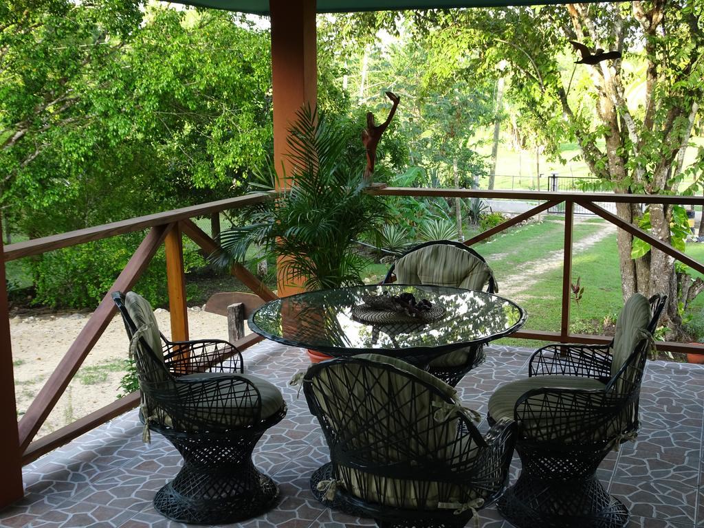 Maya Hill Lodge Black Man Eddy ภายนอก รูปภาพ