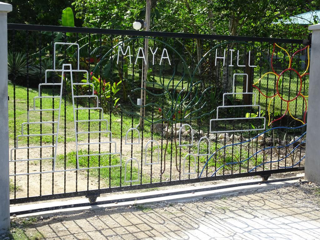 Maya Hill Lodge Black Man Eddy ภายนอก รูปภาพ
