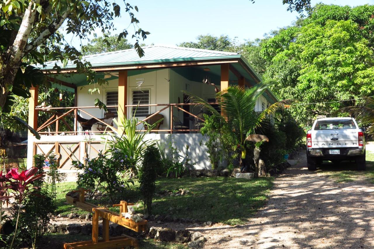 Maya Hill Lodge Black Man Eddy ภายนอก รูปภาพ